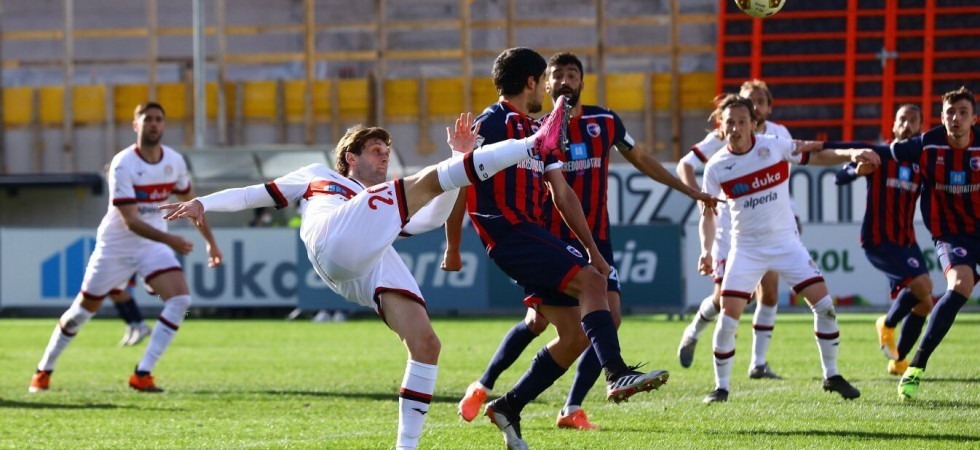 Focolaio Covid nell'Fc Südtirol: la squadra capolista della serie C non tornerà in campo prima del 2022